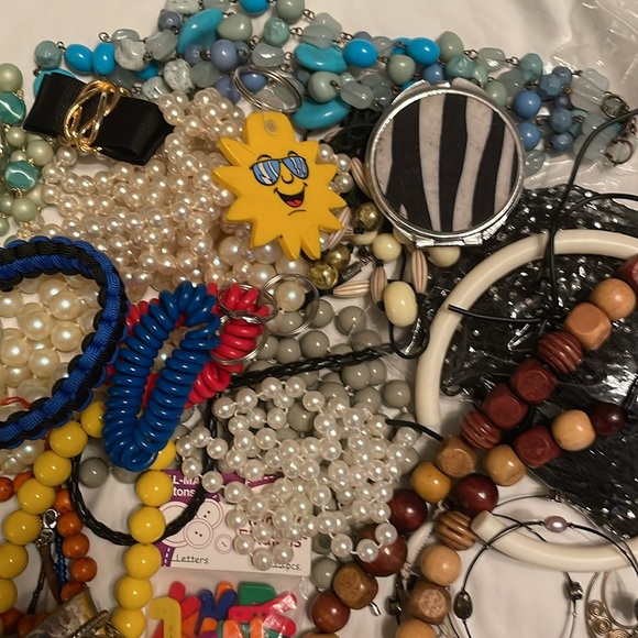 Gallon bag 5 pounds Junk Drawer Jewelry. - Picture 6 of 13